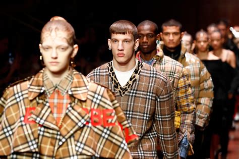 burberry apologizes for debuting hoodie with noose around neck|gucci noose.